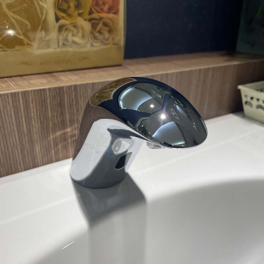 Vòi chậu lavabo cảm ứng nước lạnh Caesar A910