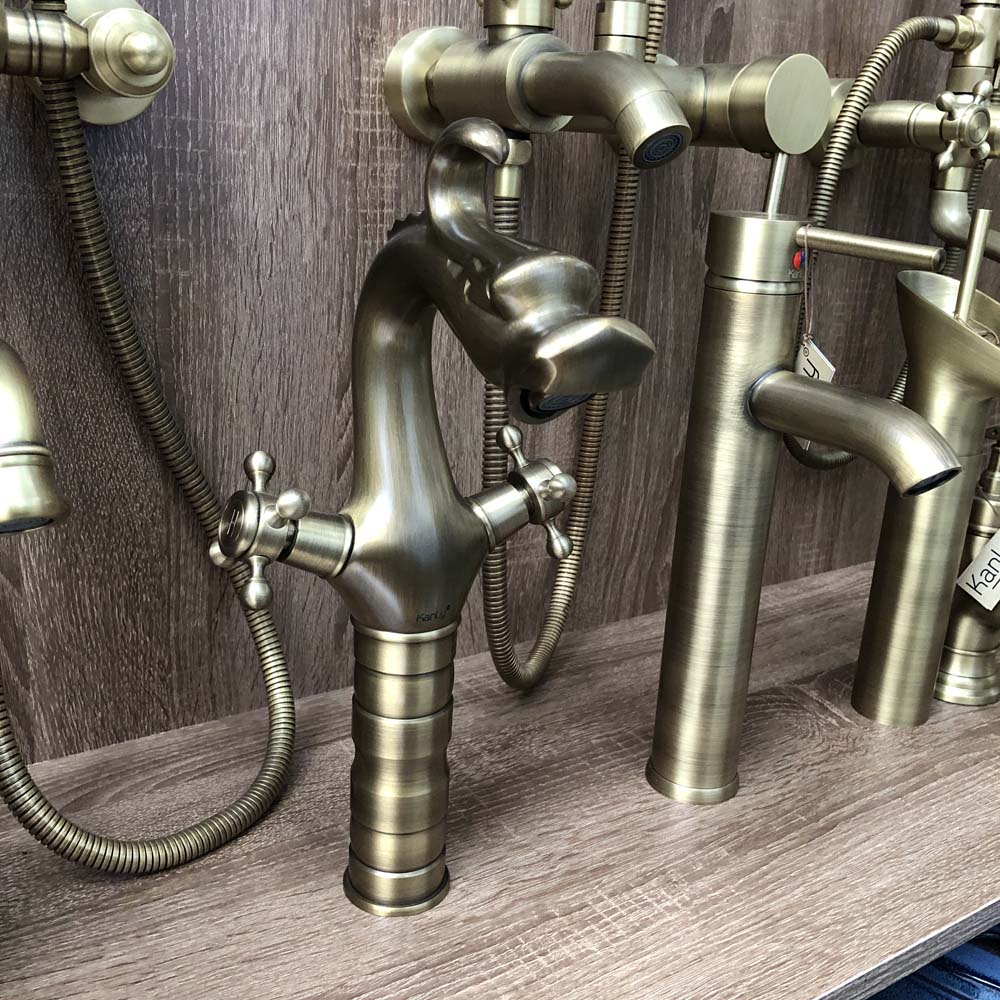 Vòi chậu lavabo nóng lạnh bằng đồng Kanly GCA10