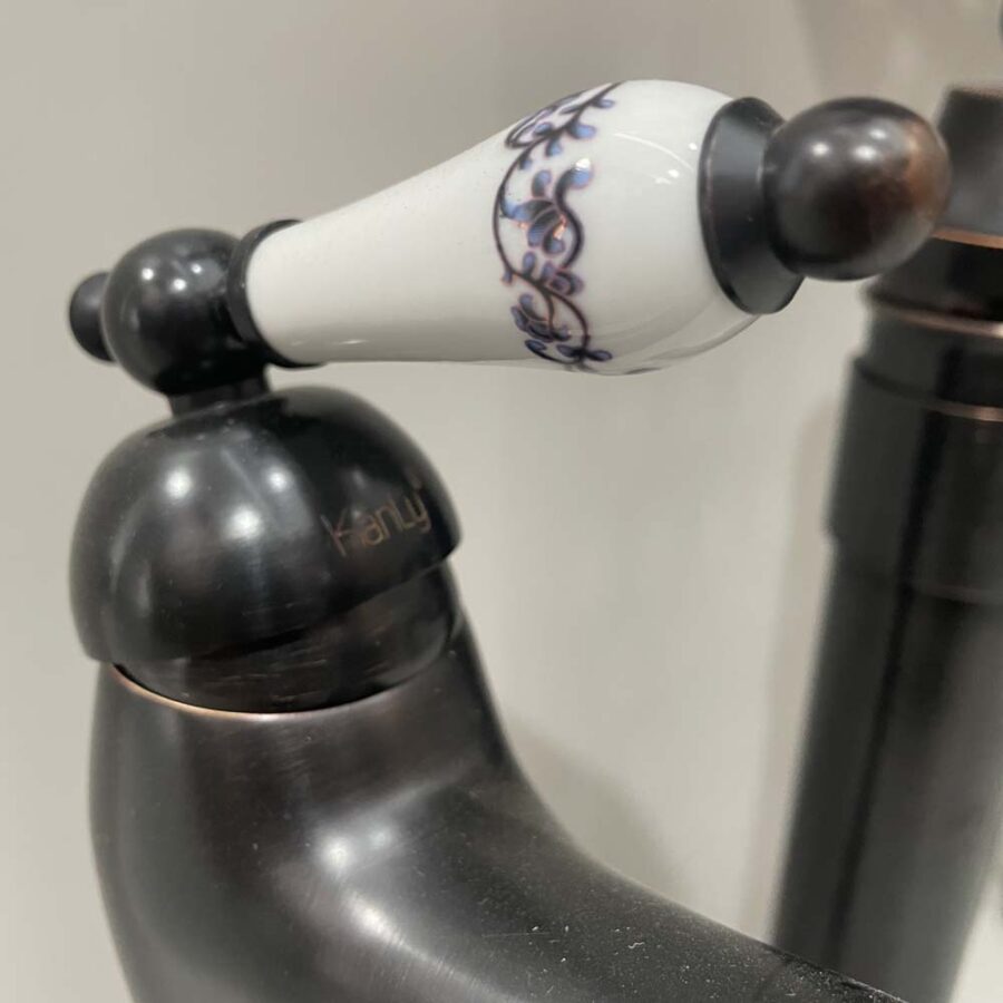 Vòi rửa lavabo thân cao bằng đồng Kanly GCA17B