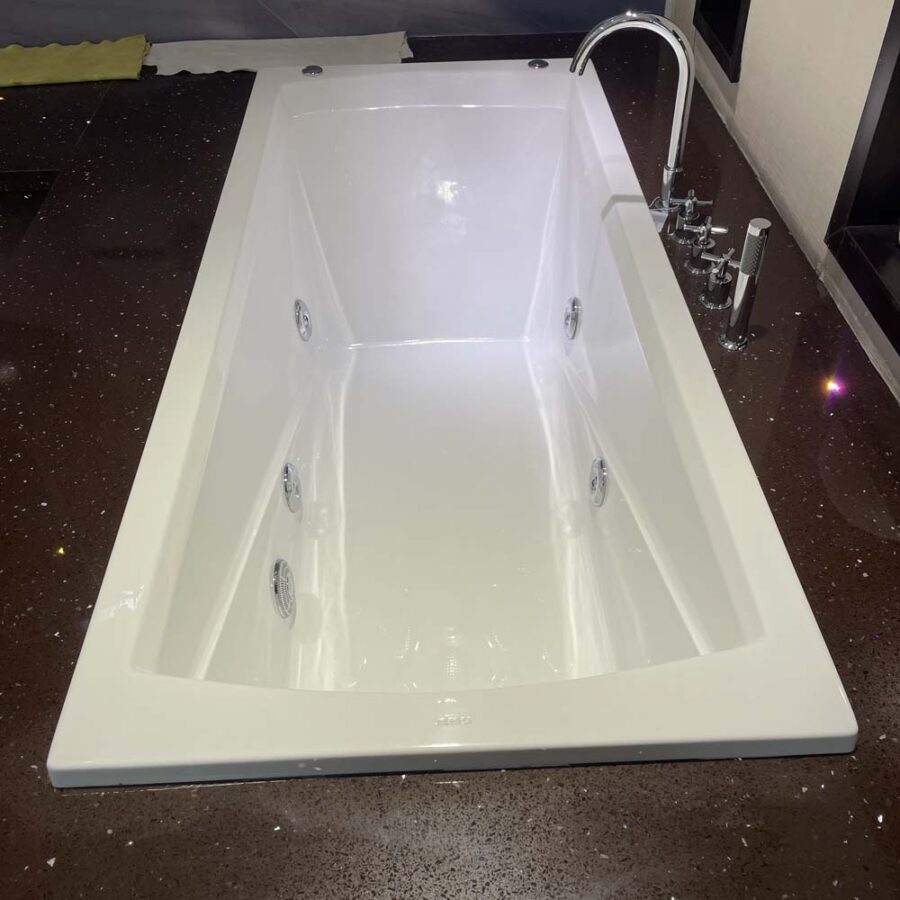 Bồn tắm xây 1m7 massage Caesar MT0670